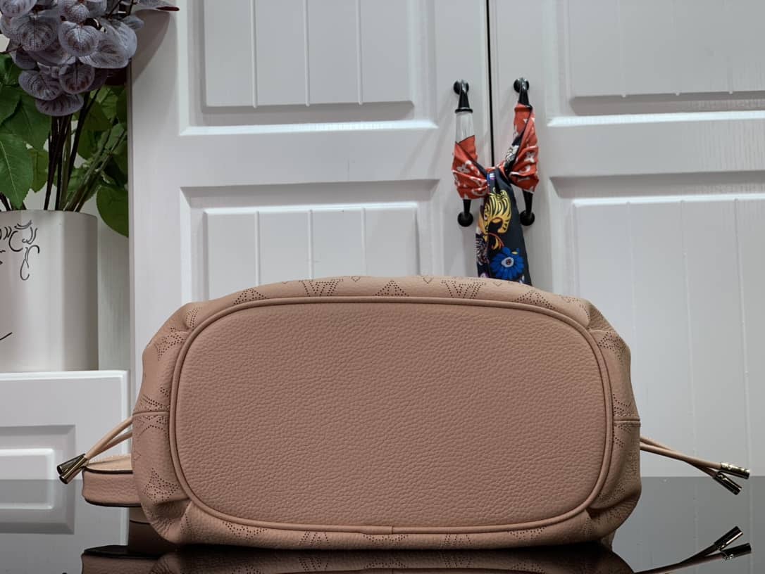 Best Replica Louis Vuitton Bella Mahina Magnolia Leather Replica Bag M57068 Pink - Colareps