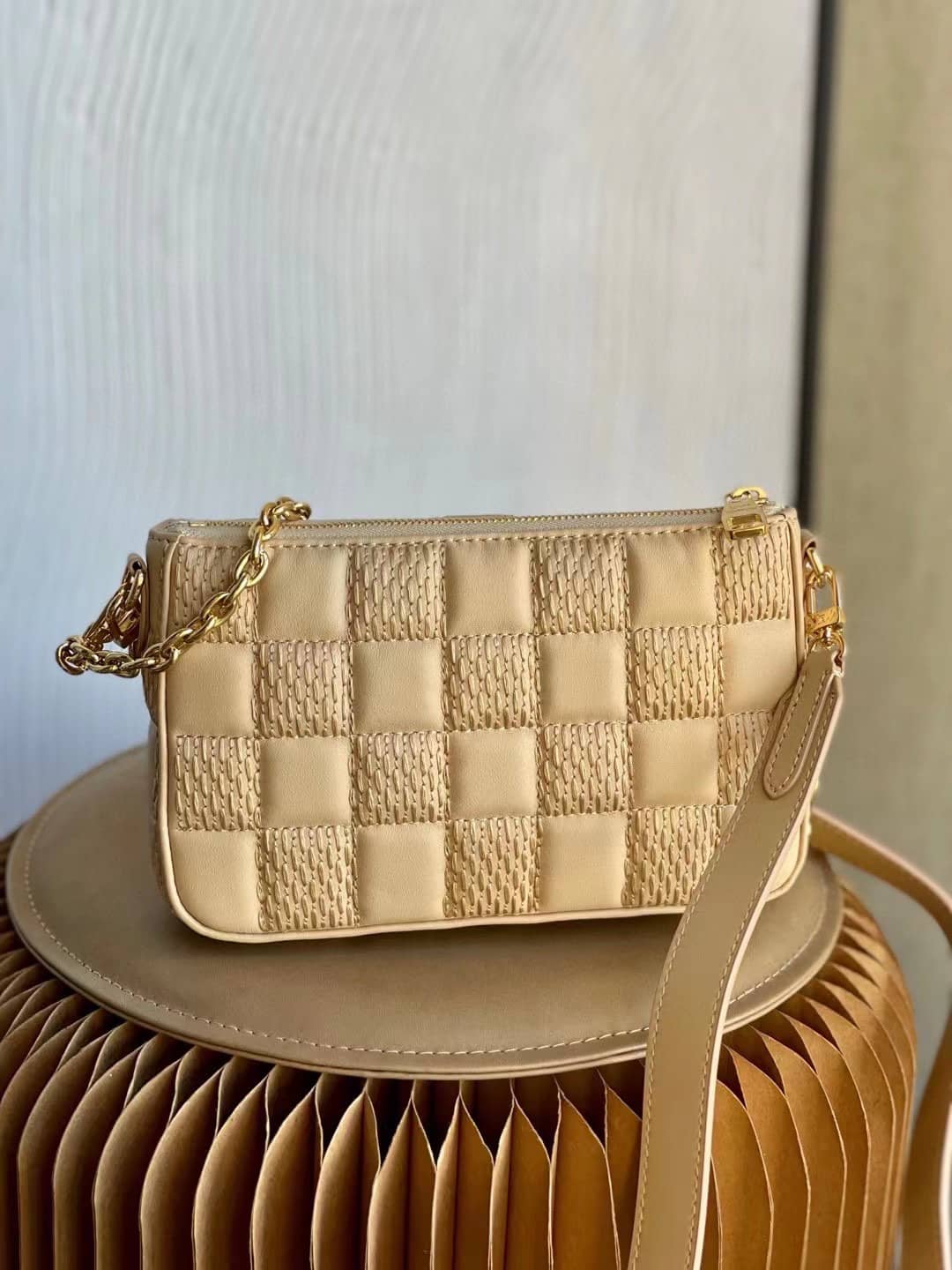 Best Replica Louis Vuitton Pochette Troca Beige M59048 Replica Crossbody Bag - Colareps