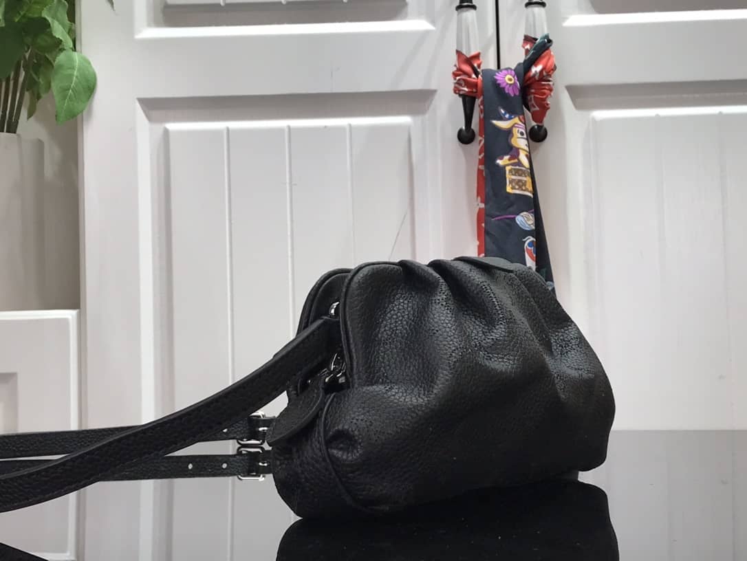 Best Replica Louis Vuitton Scala Mini Replica Pouch Black M80092 - Colareps