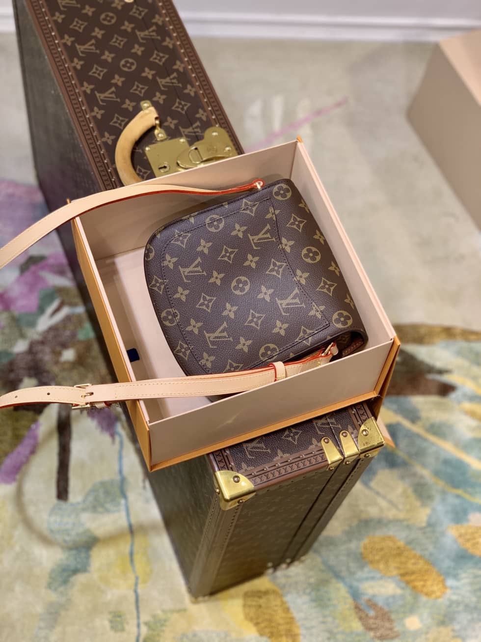 Best Replica Louis Vuitton Monogram Saint Cloud MM M51243 Replica Messenger Bag - Colareps