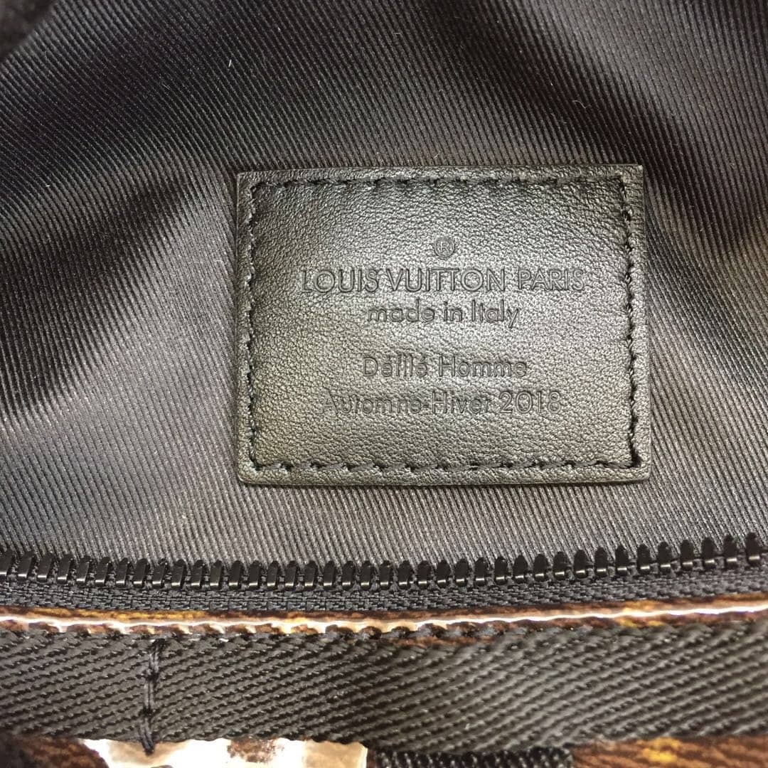 L0vis Vvtt0n PM Monogram Glaze Messenger Bag Replica M43895