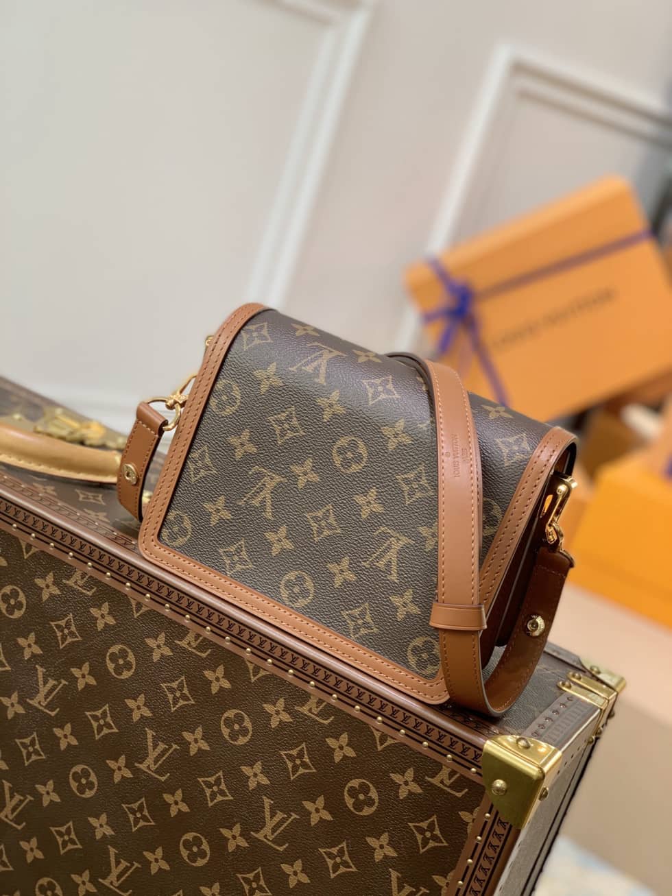 Best Replica Louis Vuitton Monogram Reverse Mini Dauphine M44580 Replica Crossbody Bag - Colareps