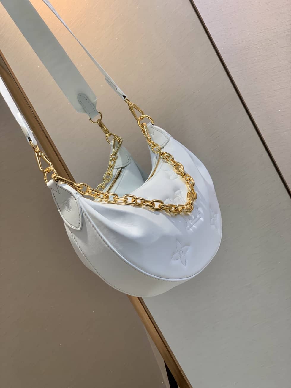 Best Replica Louis Vuitton Over The Moon Bubblegram White M59959 Replica Hobo - Colareps