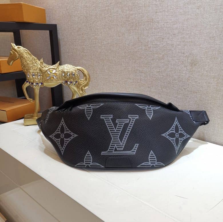 Best Replica LV Bum Bag Dupe Giant Monogram Discovery NM Replica Body Bag M57289 - Colareps