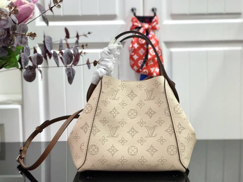 Best Replica Louis Vuitton Mahina Hina PM Leather Tote Replica Beige M54353 - Colareps