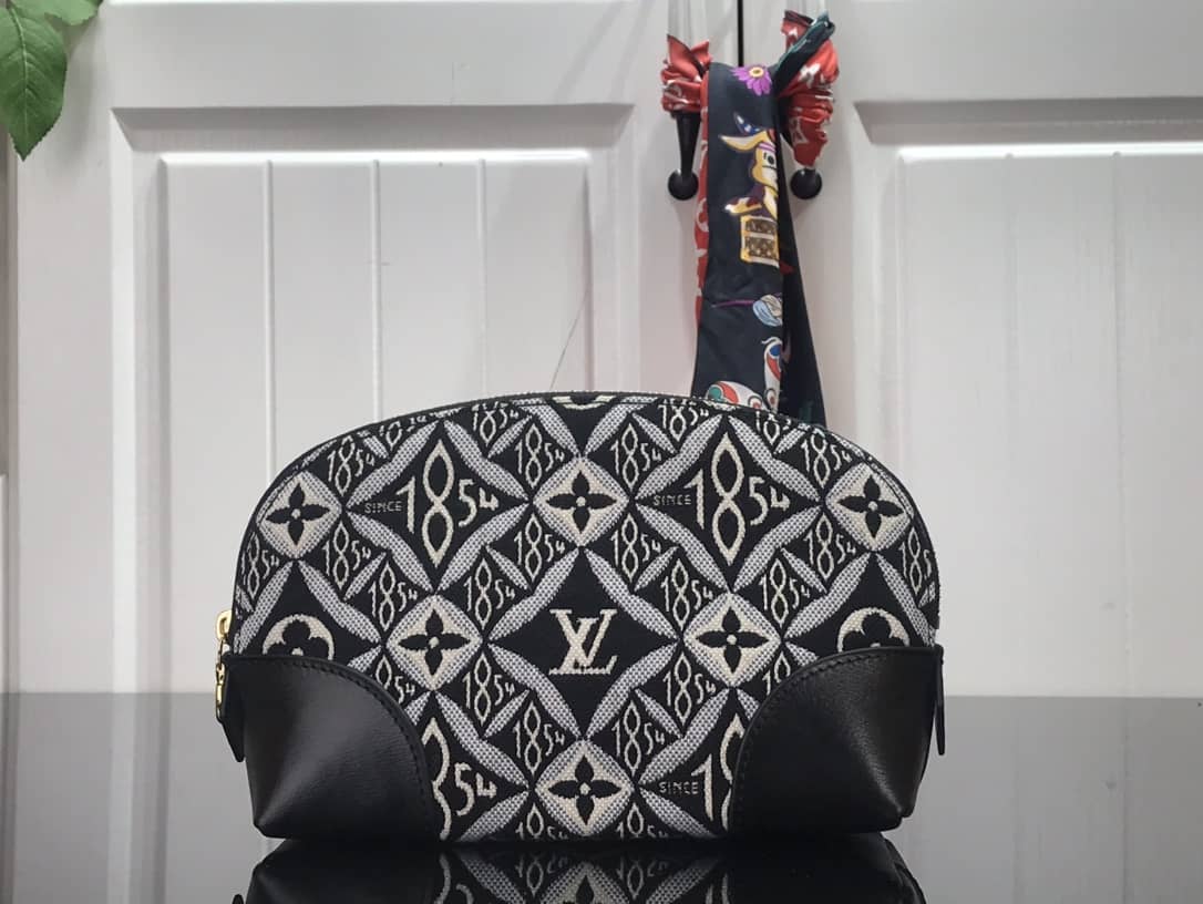 Best Replica Louis Vuitton Monogram Cosmetic Bag Replica Black M69991 - Colareps