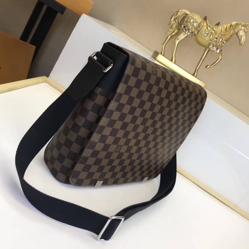 Best Replica Louis Vuitton District MM Damier Ebene Canvas Bag Replica N41032 - Colareps