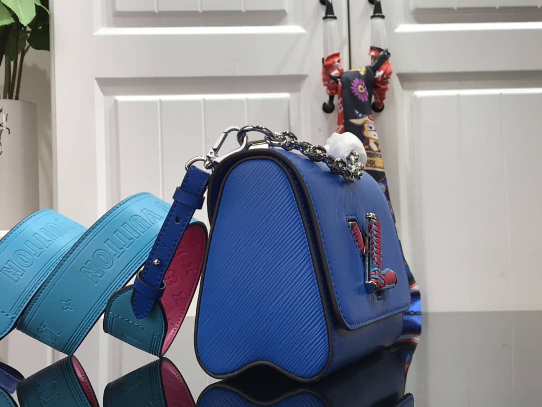 Best Replica Louis Vuitton Monogram Calfskin 2Way Chain Leather Replica Shoulder Bag M57669 - Colareps