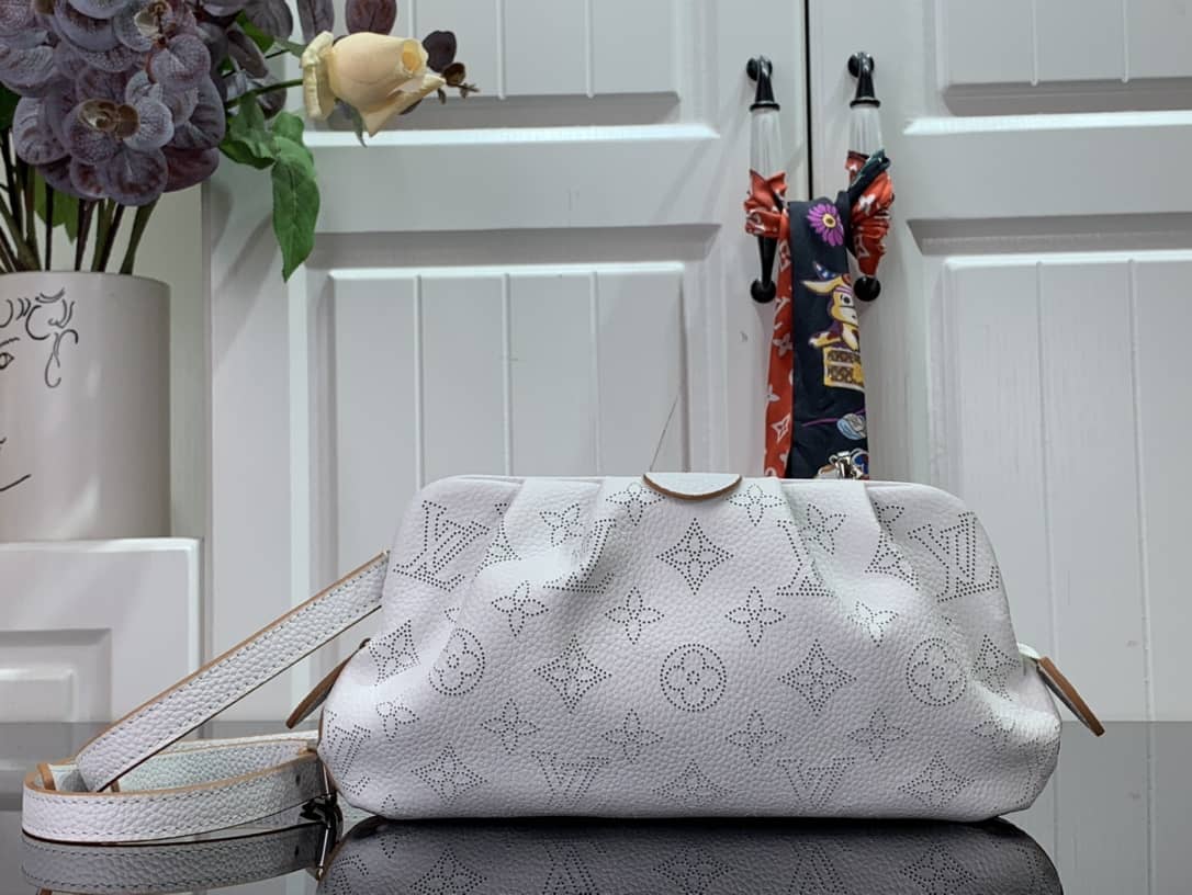 Best Replica Louis Vuitton Scala Mini Pouch Mahina Leather Replica Bag M80410 - Colareps