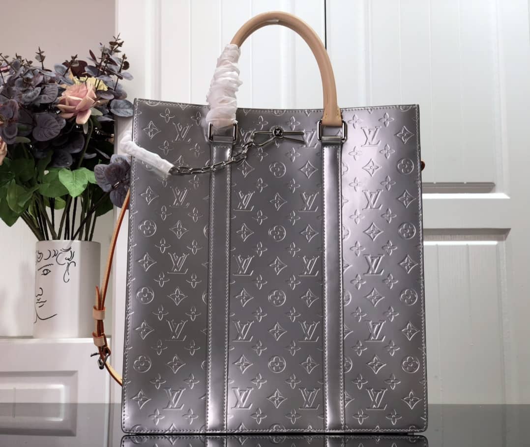 Best Replica Louis Vuitton Sac Plat Monogram Mirror Coated Shoulder Bag Replica Silver M45884 - Colareps