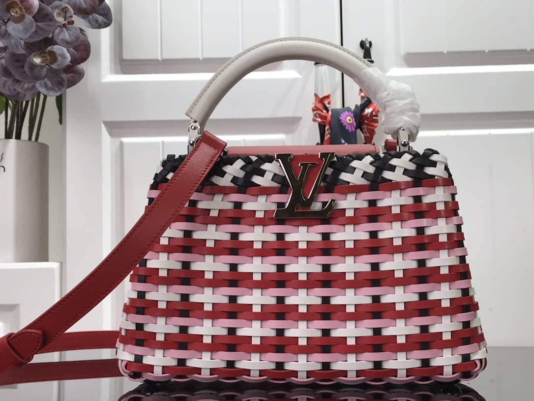 Best Replica Louis Vuitton Capucines Taurillon Hand Shoulder Bag Replica Red M94519 - Colareps