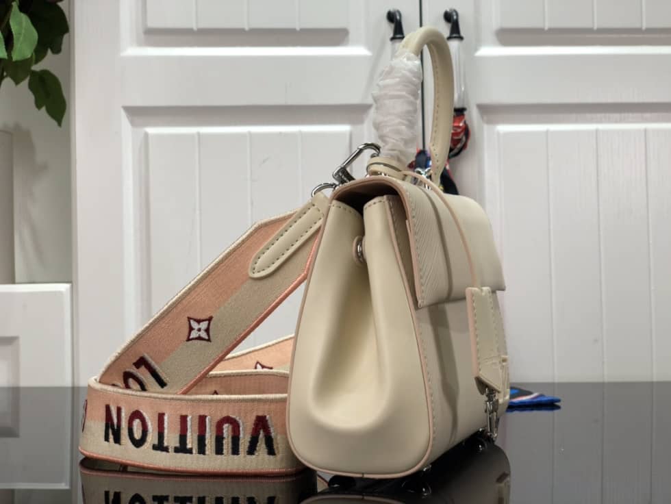 Best Replica Louis Vuitton Cluny Mini Epi Leather M58928 Replica Shoulder Bag - Colareps