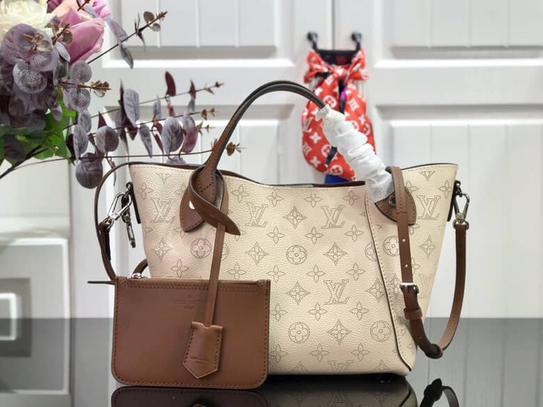 Best Replica Louis Vuitton Mahina Hina PM Leather Tote Replica Beige M54353 - Colareps