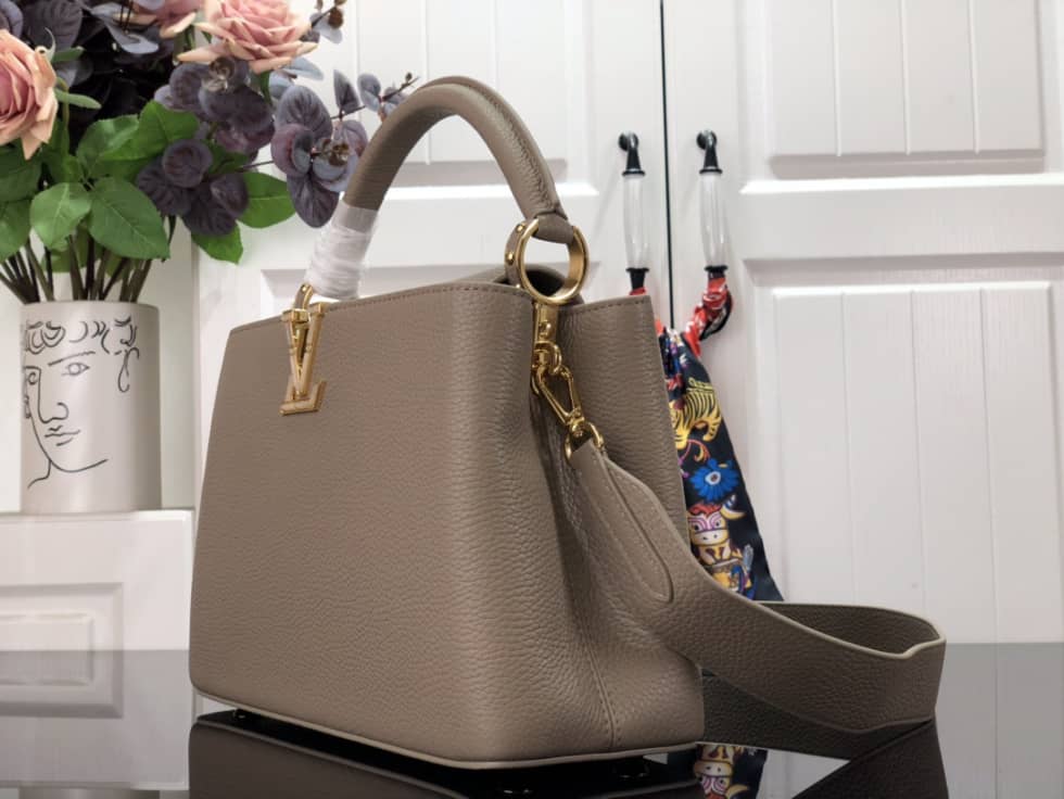 Best Replica Louis Vuitton Capucines MM Beige M59066 Replica Shoulder Bag - Colareps