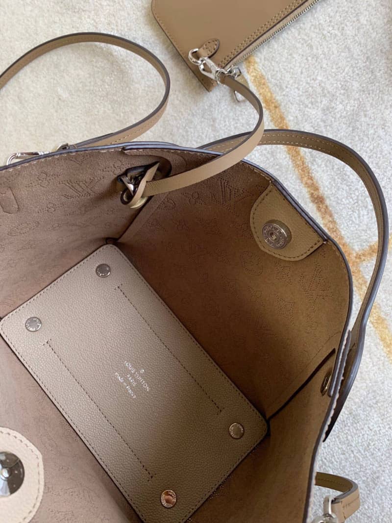Best Replica Louis Vuitton Mahina Hina PM Leather Tote Replica Apricot M54353 - Colareps