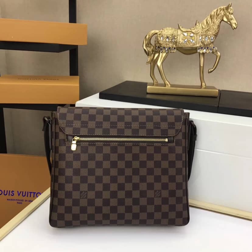 Best Replica Louis Vuitton District MM Mens Genuine Leather Replica Shoulder Bag N41212 - Colareps