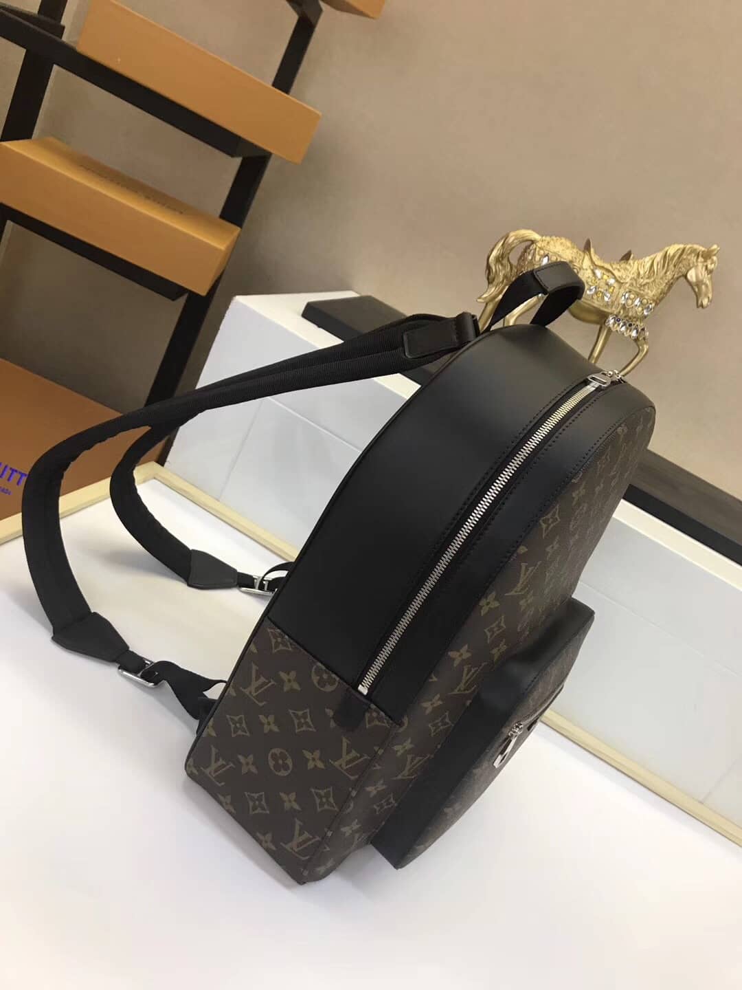 L0vis Vvtt0n Monogram Mens Josh Macaca Replica Rucksack M41530