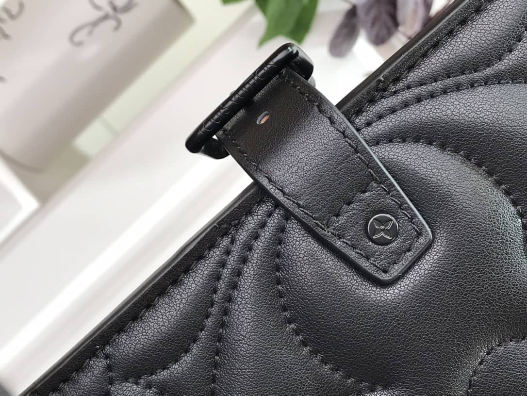 Best Replica Luxury Mens Leather Logo Chain Tote - Colareps