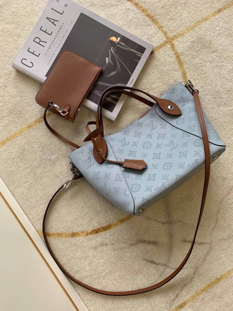 Best Replica Louis Vuitton Mahina Hina PM Leather Tote Replica Blue M54353 - Colareps
