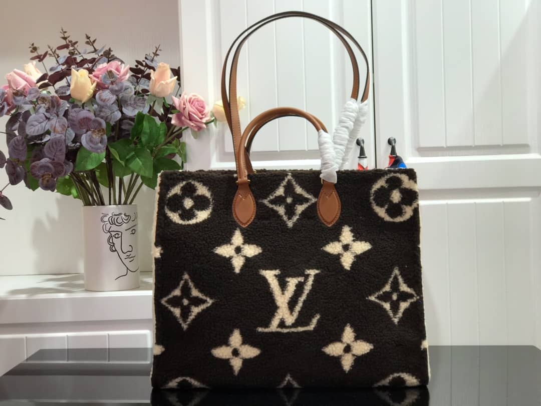 Best Replica Louis Vuitton Onthego Teddy Shearling Limited GM Tote Replica Black M55421 - Colareps