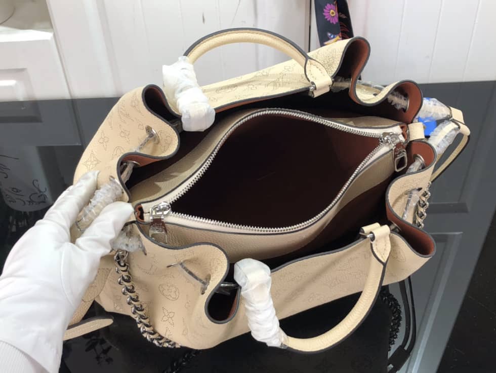 Best Replica Louis Vuitton Bella Mahina Cream M59203 Replica Tote - Colareps