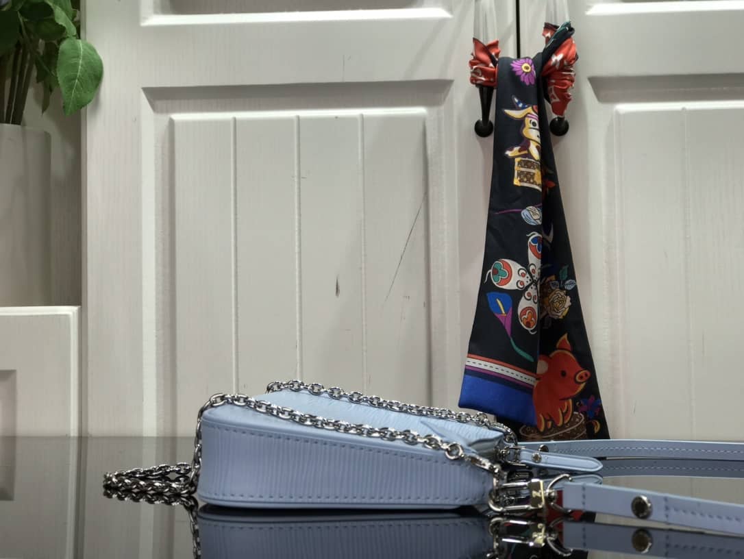 Best Replica Louis Vuitton Epi Easy Pouch On Strap Replica Bag Blue M80471 - Colareps