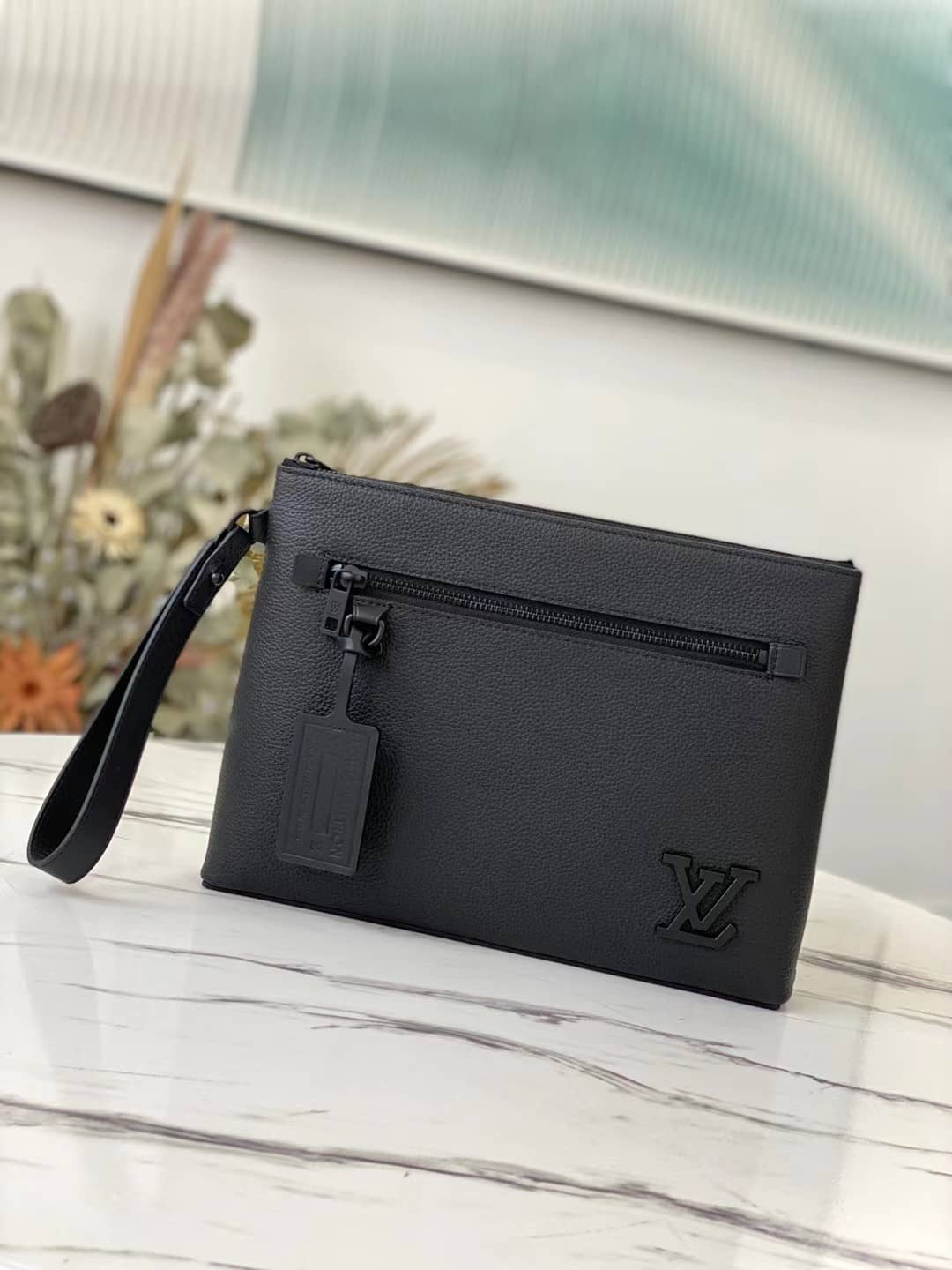 Best Replica Louis Vuitton Aerogram IPad Pouch Grained Calf Leather Replica M69837 - Colareps