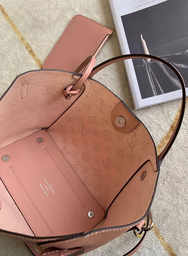 Best Replica Louis Vuitton Mahina Hina PM Leather Tote Replica Pink M54353 - Colareps