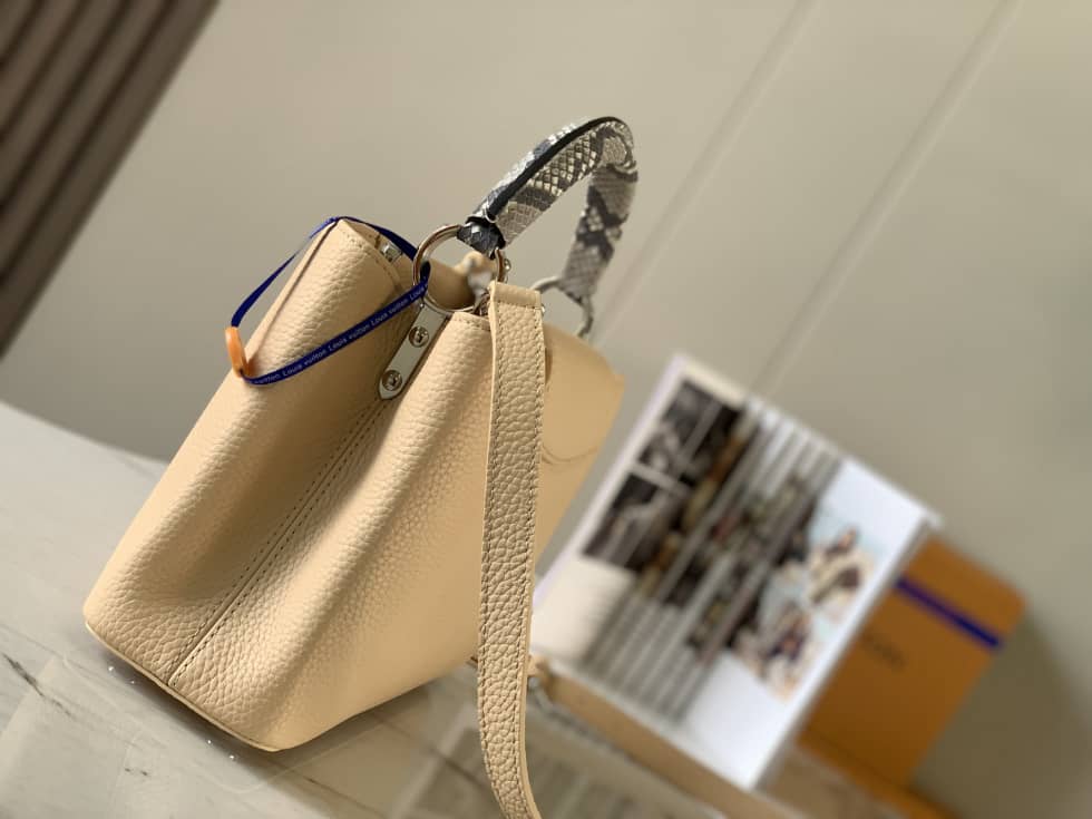 Best Replica Louis Vuitton Capucines BB Tote Taurillon Leather N92041 Replica Crossbody Bag - Colareps
