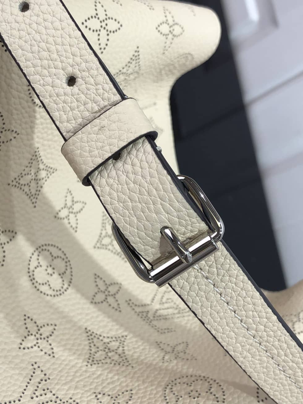 Best Replica Louis Vuitton Bella Mahina Cream M59203 Replica Tote - Colareps