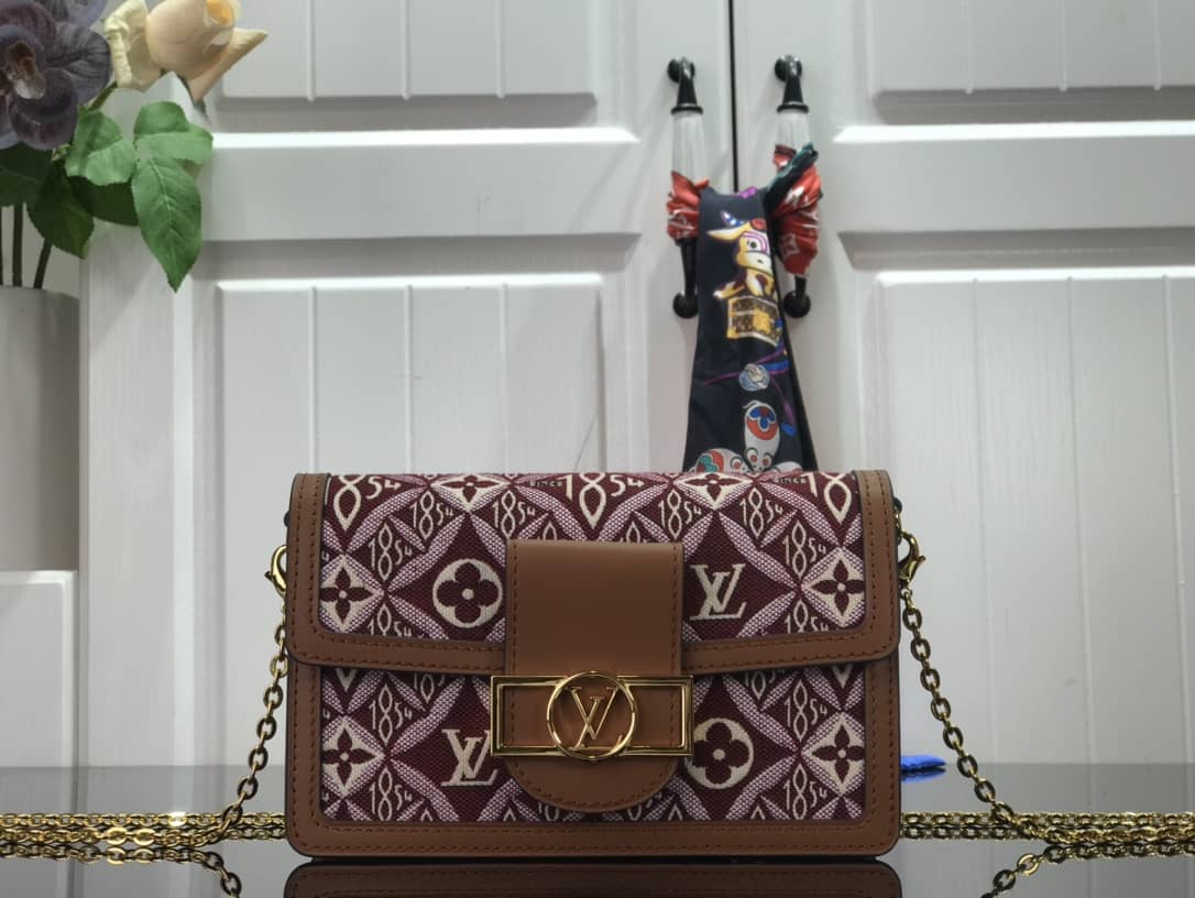 Best Replica Louis Vuitton Since 1854 Dauphine Chain Replica Wallet Red M69992 - Colareps