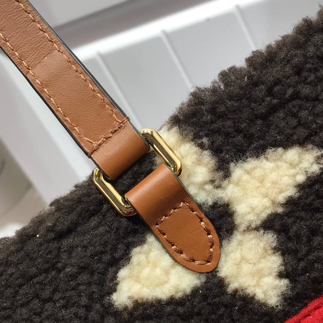 Best Replica Louis Vuitton Onthego Teddy Shearling Limited GM Tote Replica Black M55421 - Colareps