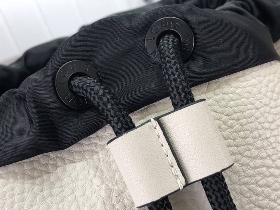 L0vis Vvtt0n Christopher Slim Taurillon Leather White M58644 Replica Backpack