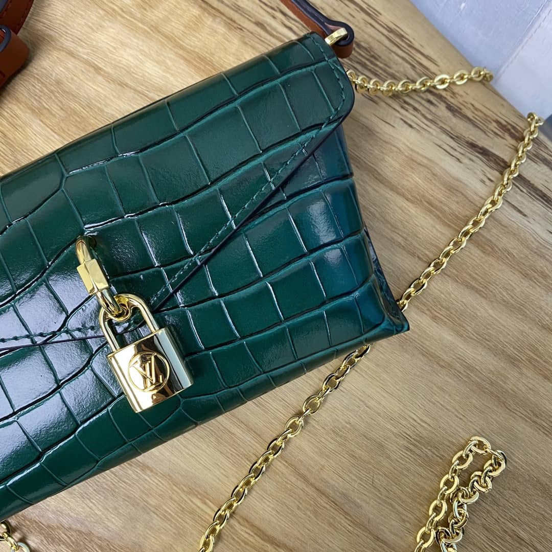 Best Replica Louis Vuitton Knockoff Chain Clutch Bag Green - Colareps