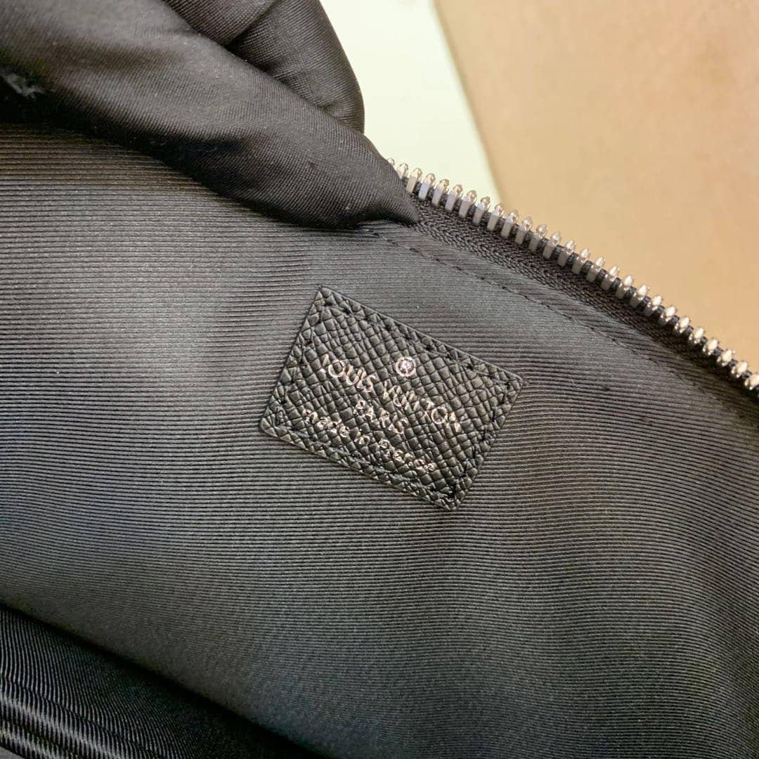 Best Replica Louis Vuitton Taiga Anton Tote Replica M33433 - Colareps