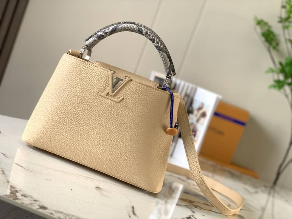 Best Replica Louis Vuitton Capucines BB Tote Taurillon Leather N92041 Replica Crossbody Bag - Colareps