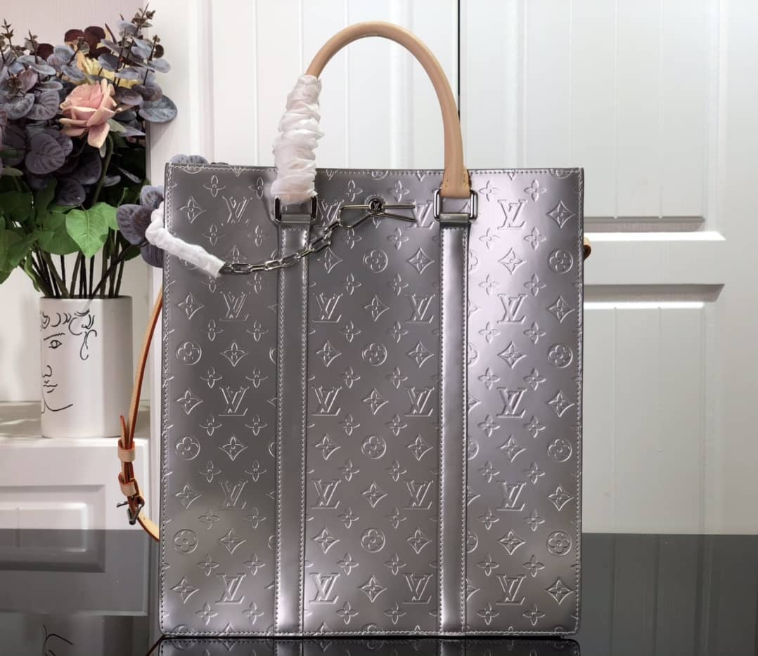 Best Replica Louis Vuitton Sac Plat Monogram Mirror Coated Shoulder Bag Replica Silver M45884 - Colareps