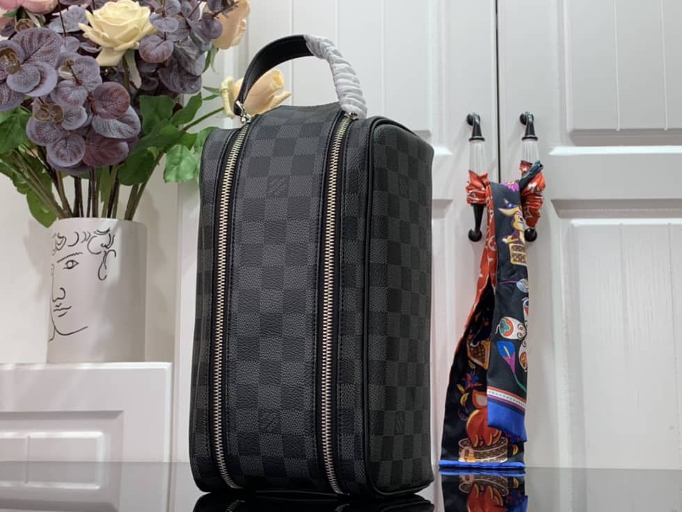 Best Replica Louis Vuitton Dopp Kit Toilet Pouch Monogram Canvas M44494 Replica - Colareps