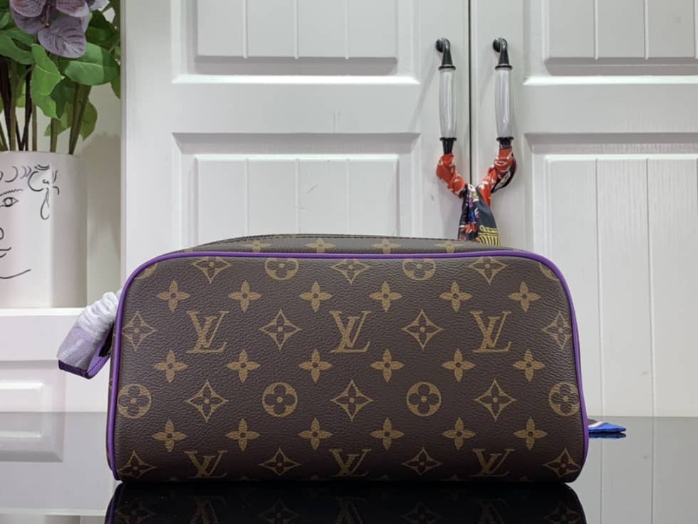 Best Replica Louis Vuitton Dopp Kit Monogram Canvas Toilet Pouch M46253 Replica - Colareps