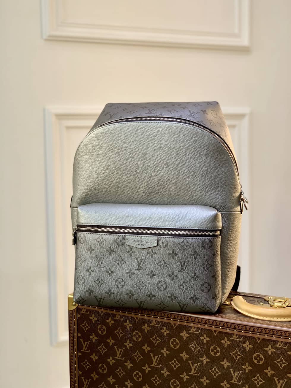 Best Replica Louis Vuitton Discovery PM Steel Monogram Canvas Taiga Gray M30835 Replica Backpack - Colareps