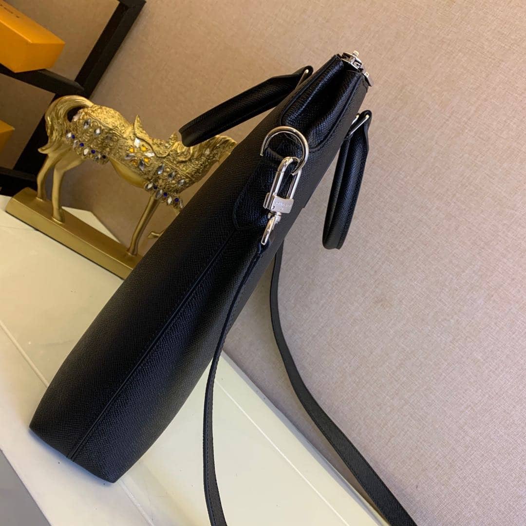 Best Replica Louis Vuitton Taiga Anton Tote Replica M33433 - Colareps