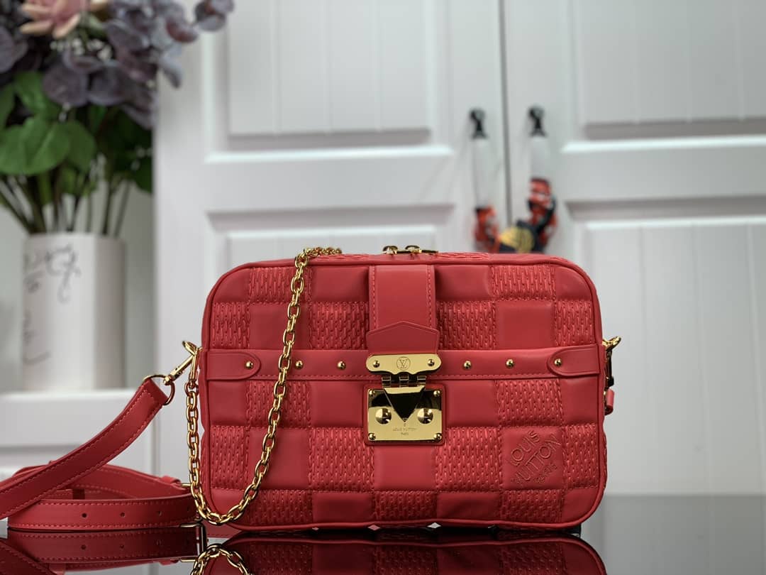 Best Replica Louis Vuitton Damier Quilt Lambskin Troca MM H27 Replica Bag Red M59114 - Colareps