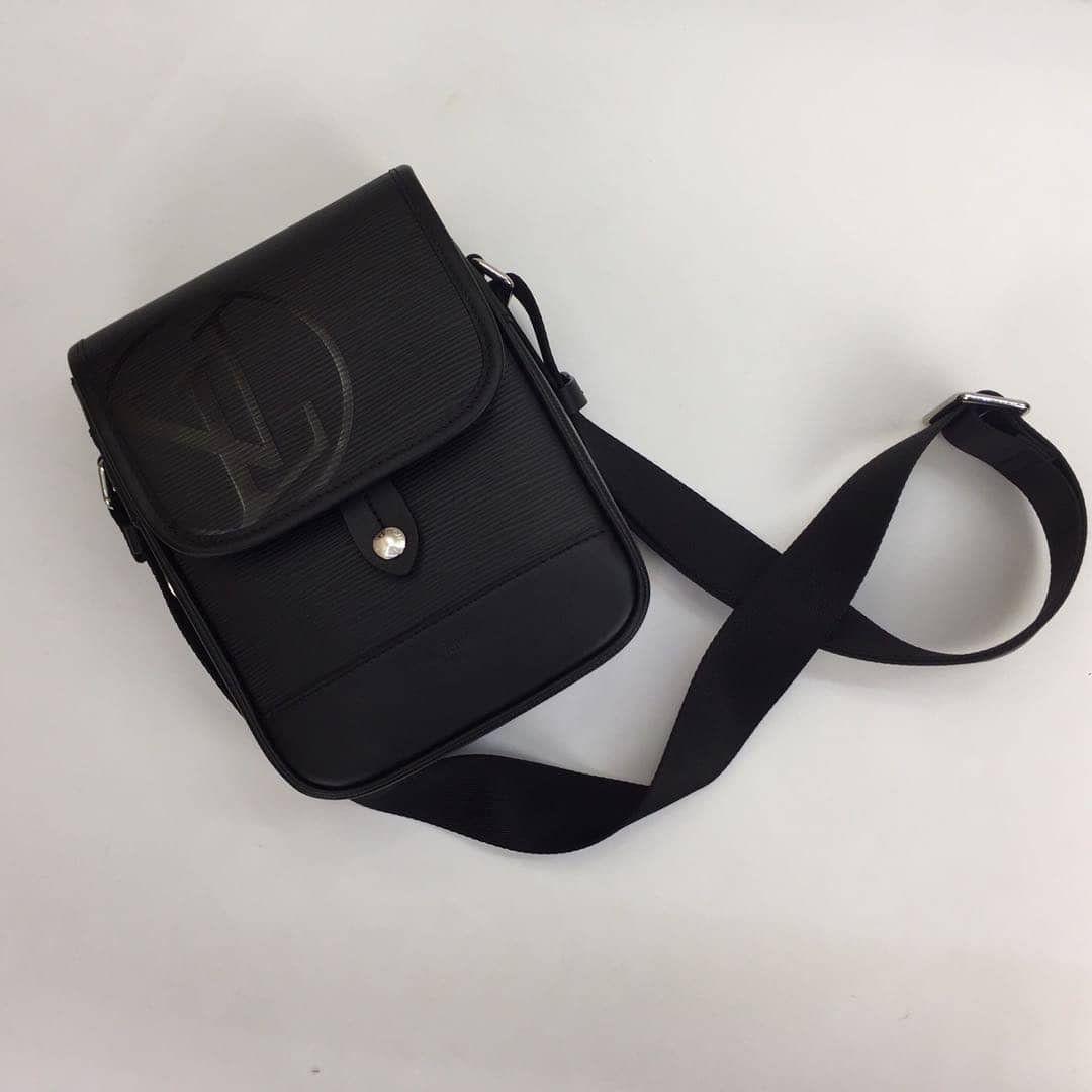 L0vis Vvtt0n EPI Downtown BB Replica Messenger Bag Black M53497