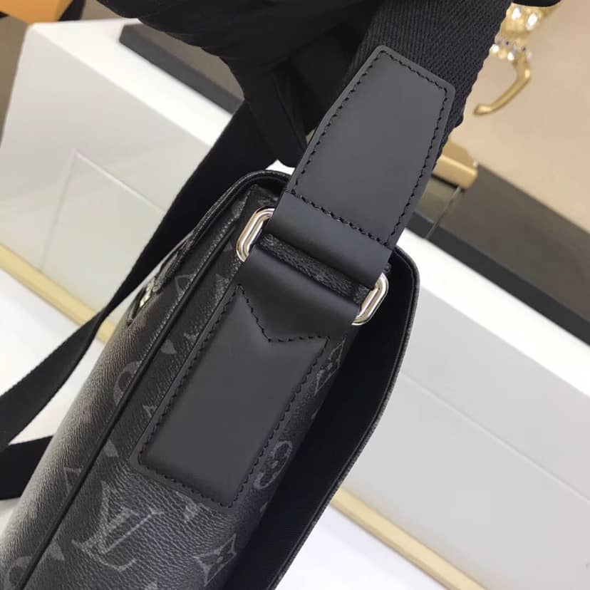 L0vis Vvtt0n District MM Monogram Replica Messenger Bag M44001