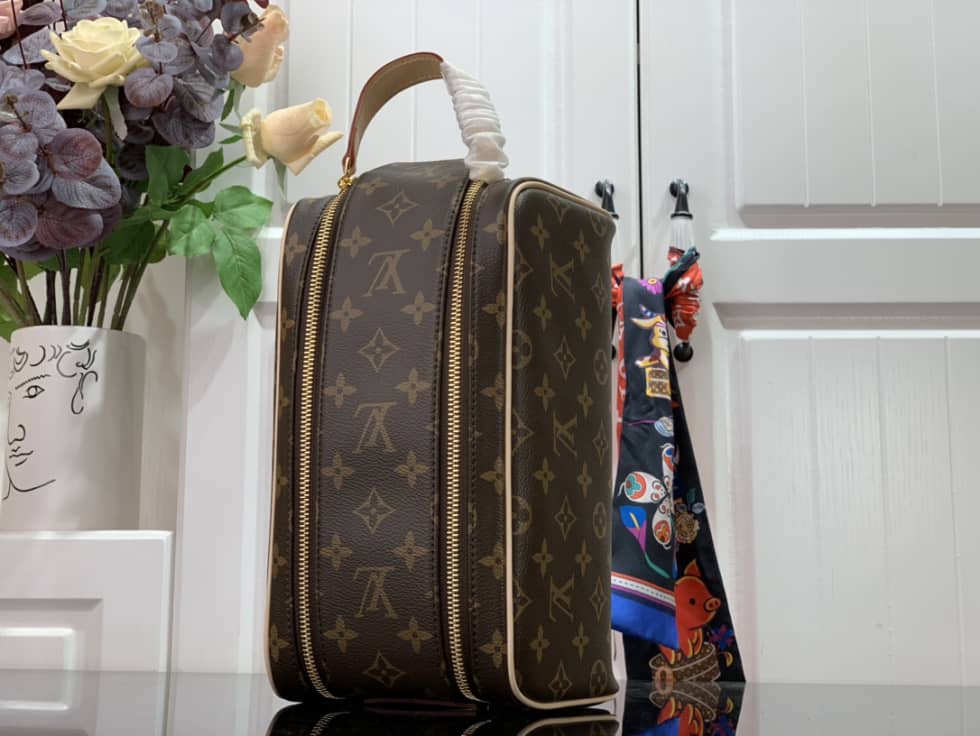 Best Replica Louis Vuitton Dopp Kit Toilet Pouch Monogram Canvas M44494 Replica - Colareps