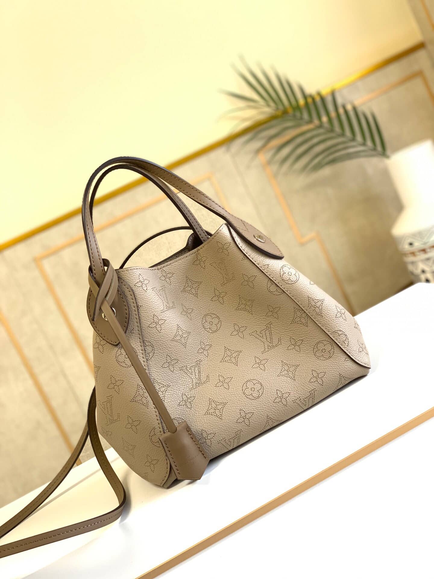 Best Replica Louis Vuitton Mahina Hina PM Leather Tote Replica Apricot M54353 - Colareps