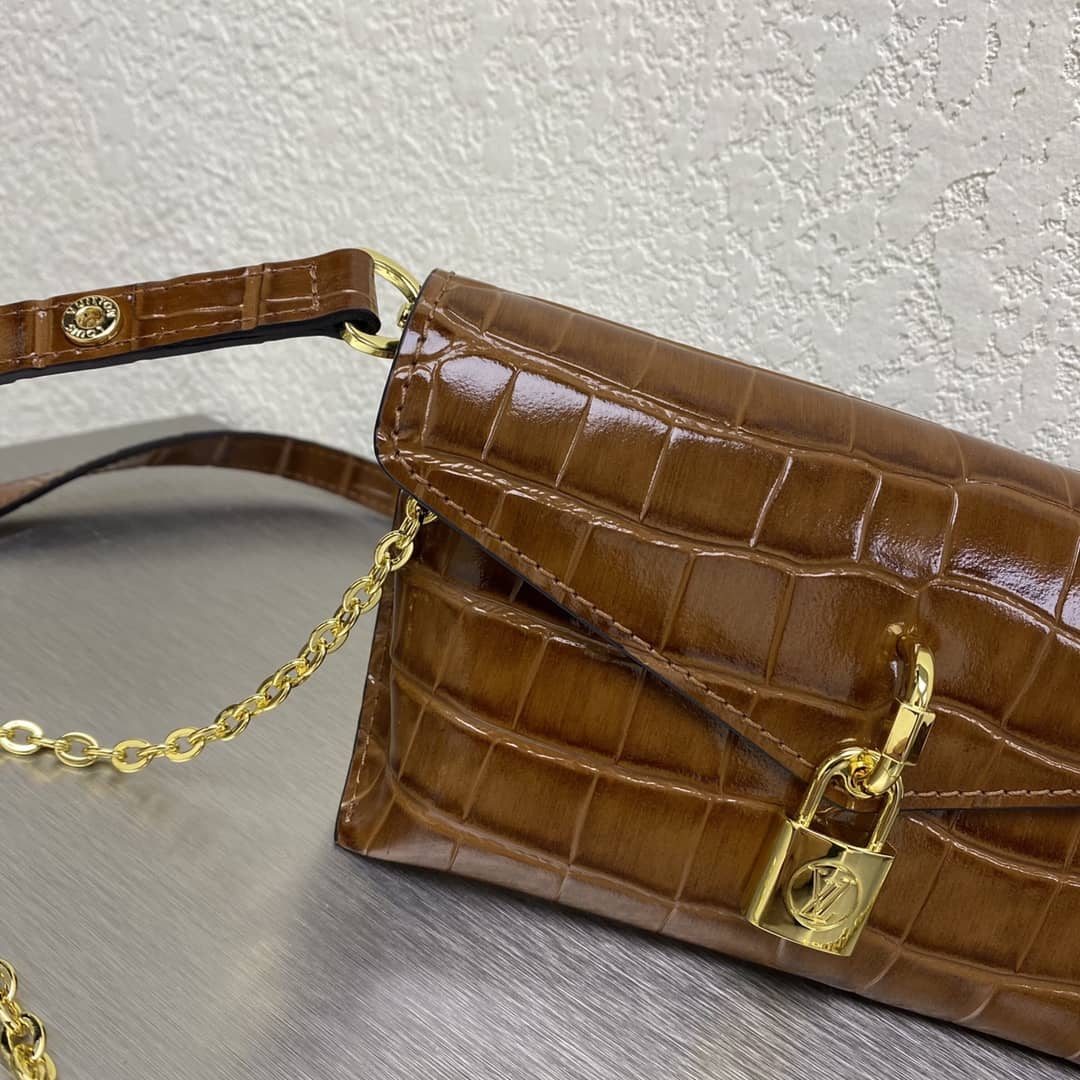 Best Replica Louis Vuitton 7 Star Chain Clutch Bag Brown - Colareps
