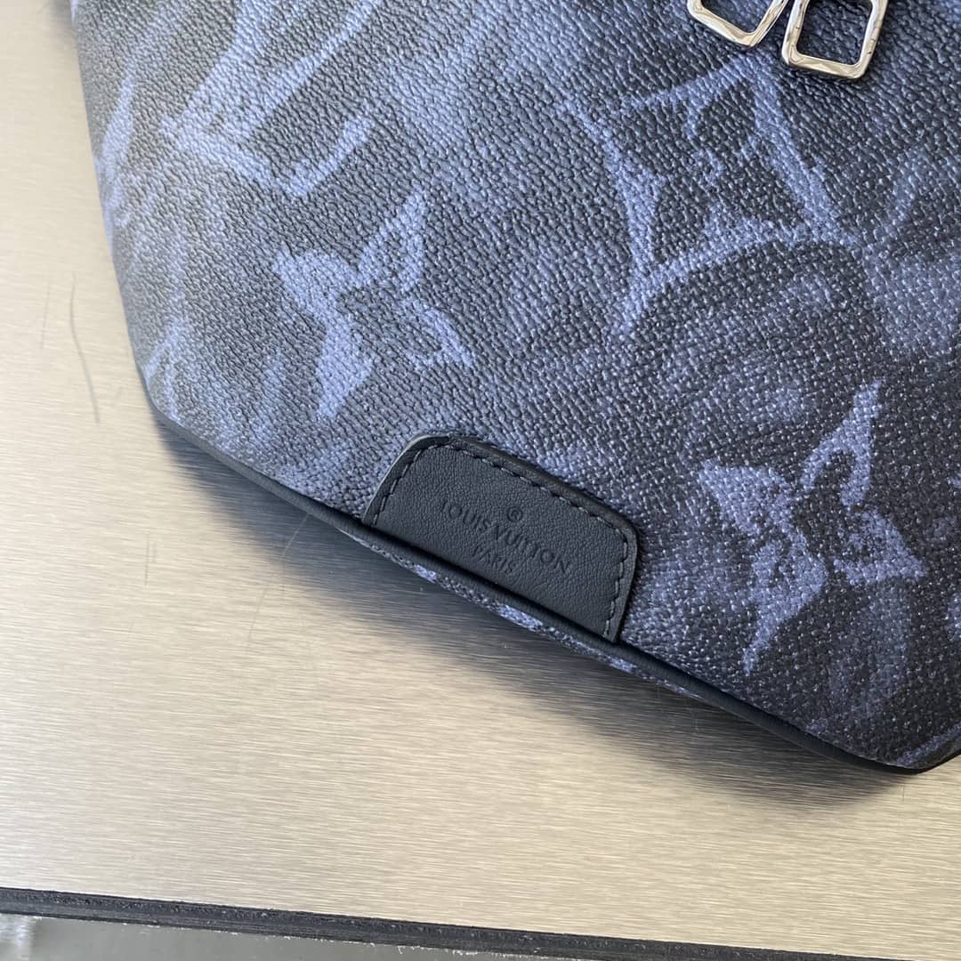 Best Replica LV Bum Bag Dupe Mens Discovery  N44331 - Colareps