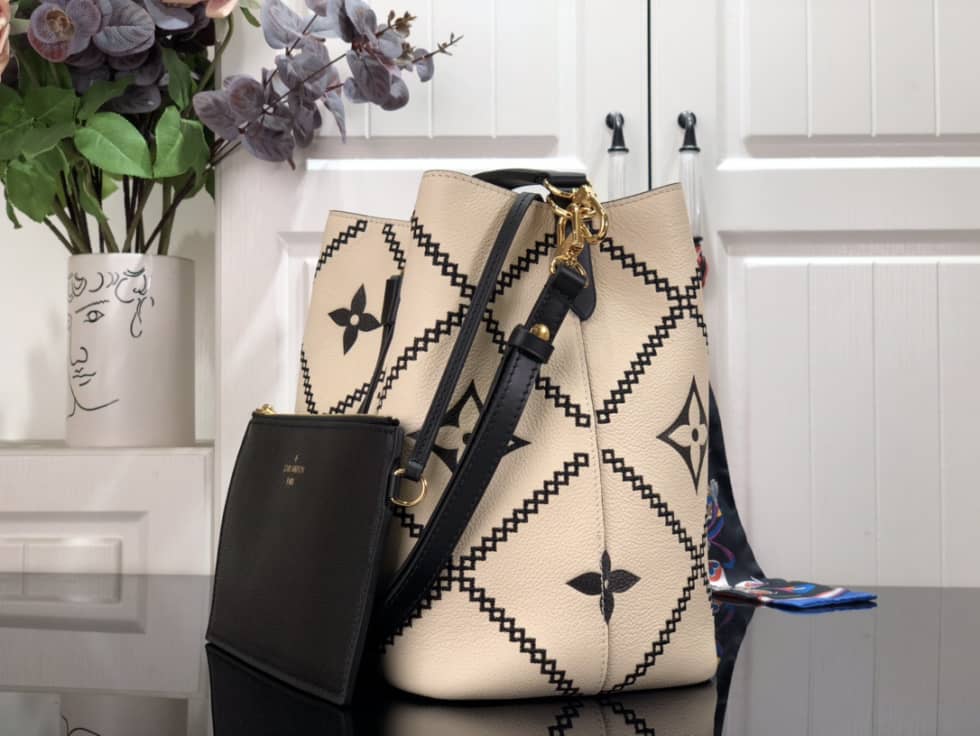 Best Replica Louis Vuitton NeoNoe MM White M46023 Replica Bucket Bag - Colareps