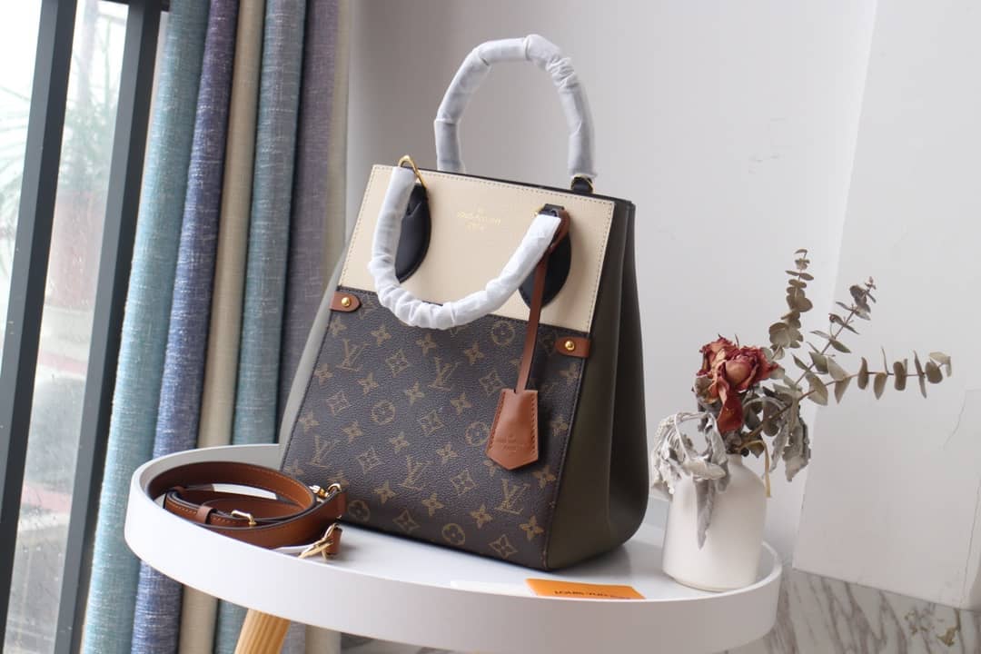 Best Replica Louis Vuitton Monogram Fold MM 2way Tote Replica White M45409 - Colareps